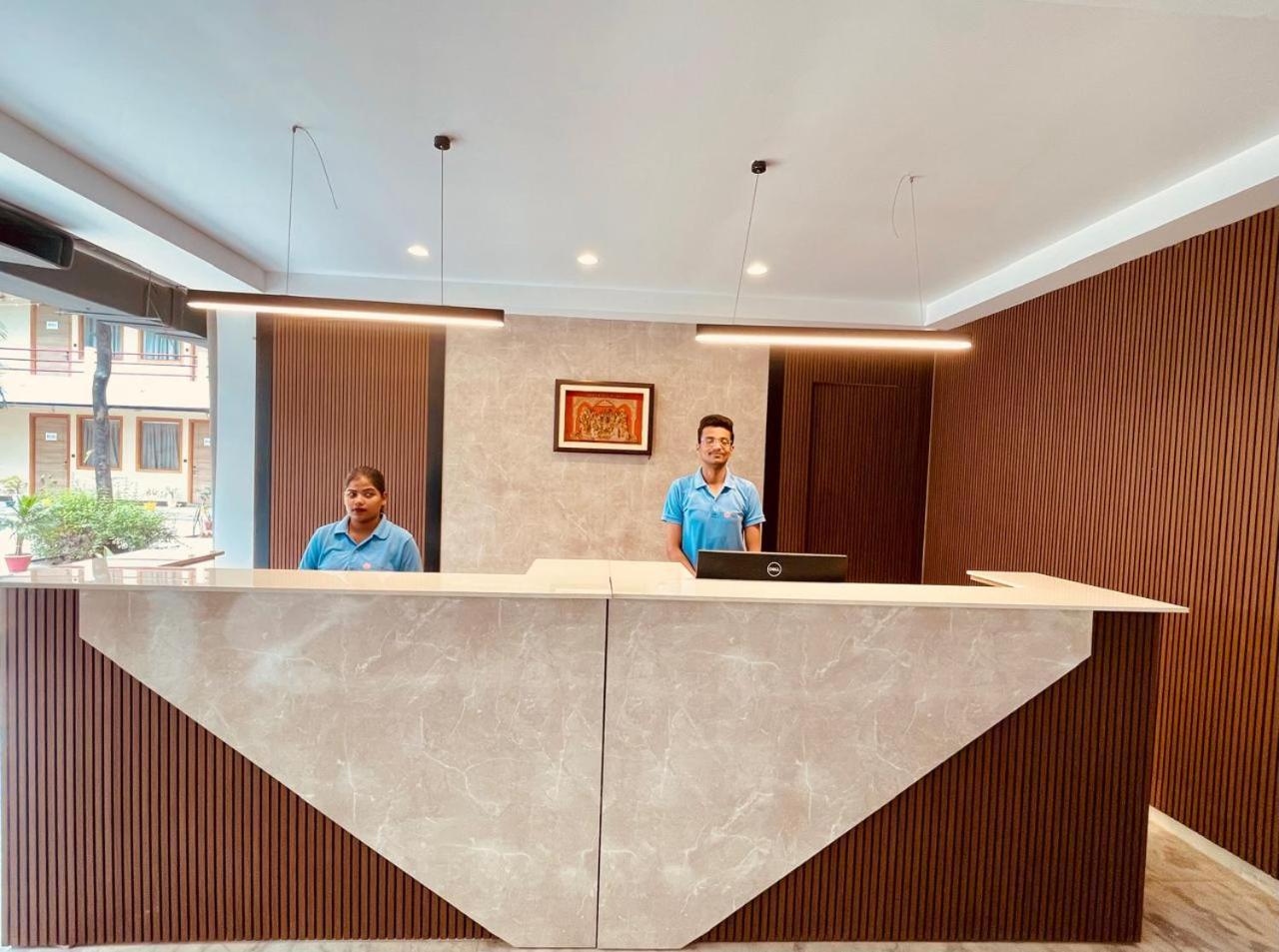 Country Inn Ayodhya - Opposite Airport Buitenkant foto